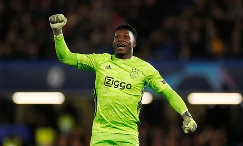 Giải nguy cho hàng thủ, Arsenal nhắm đến "người nhện" Ajax