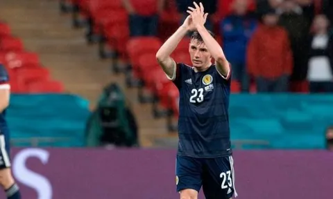 Andy Robertson nhận định về trận ra mắt của thần đồng Chelsea