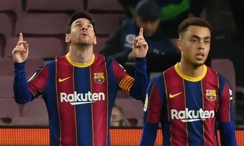 Messi lóe sáng giải mã 'người nhện', Barca nhọc nhằn thắng sát nút