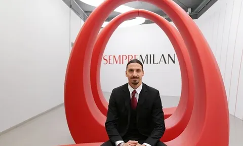 Ibrahimovic bảnh bao trong ngày gia hạn với AC Milan