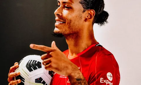 Van Dijk tạo dáng khoe cá tính trước CK Carabao Cup