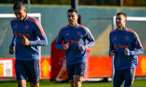 Lộ thái độ của Ronaldo, M.U đón cú hích trên sân tập trước trận gặp Spurs
