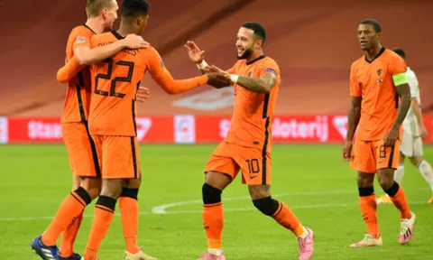 Sao Liverpool chói sáng, Hà Lan giành 3 điểm đầu tiên dưới thời De Boer
