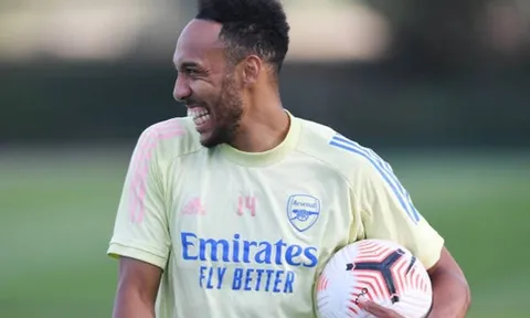 Gia hạn xong, Aubameyang phá lưới ầm ầm đủ kiểu trên sân tập Arsenal