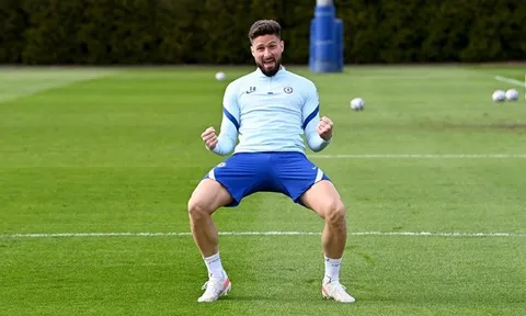 "Lão tướng" Chelsea cười sảng khoái trên sân tập