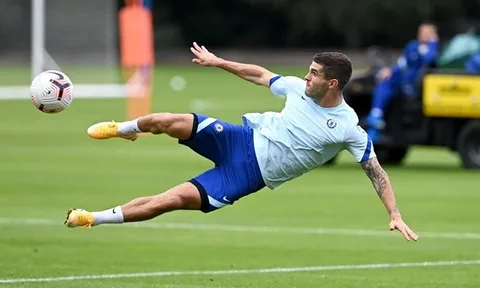 'Bom tấn' xuất hiện trên sân tập Chelsea, kẻ sắp mất suất mặt căng thấy rõ