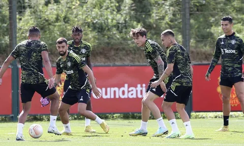 Bất ngờ thái độ Ronaldo, Antony có 'cạ cứng' trên sân tập M.U
