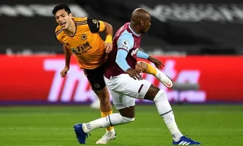 Rung chấn Premier League! Wolves thua tan tác 0-4 dù đối thủ chấp HLV