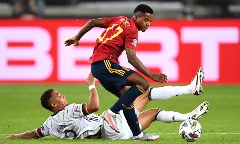 Ra sân đối đầu ĐT Đức, 'báu vật' Barca đi vào lịch sử La Roja