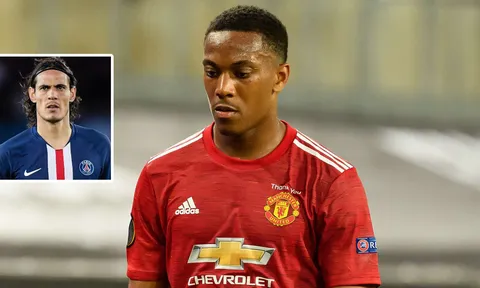 Anthony Martial nhận thẻ đỏ vì... Cavani?