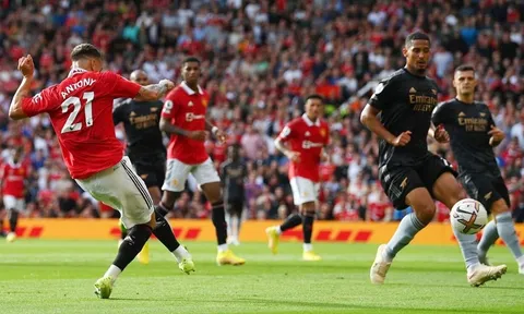 Bom tấn của M.U nhận cảnh báo: "Cậu ta chưa phải là Mbappe hay Neymar"