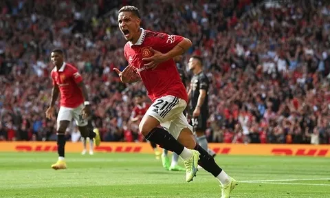 Antony thay vai trò của Ronaldo trong phòng thay đồ