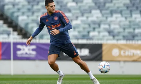 Áo số 7 của Ronaldo bất ngờ thuộc về cầu thủ khác trên sân tập M.U