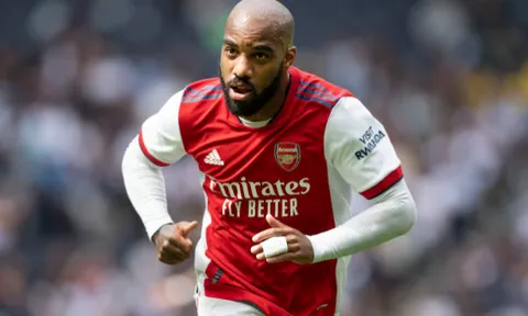 Arsenal bật đèn xanh, đưa ra mức giá bán Lacazette?