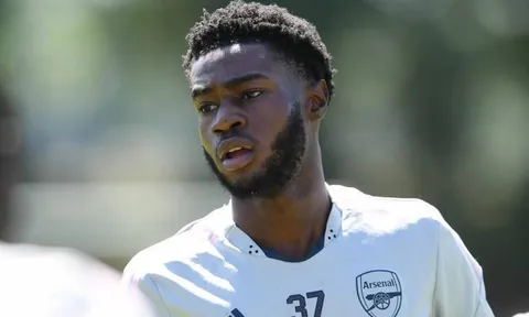 Arsenal chia tay hậu vệ 20 tuổi