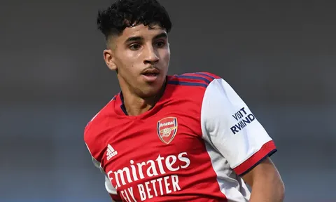 Arsenal chia tay tiền vệ 19 tuổi