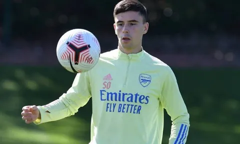 Arsenal chia tay tiền vệ trung tâm 21 tuổi