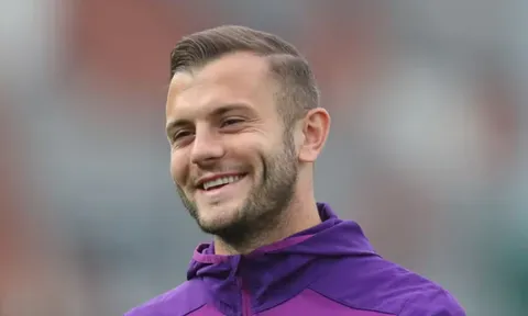 Arsenal đàm phán với Jack Wilshere