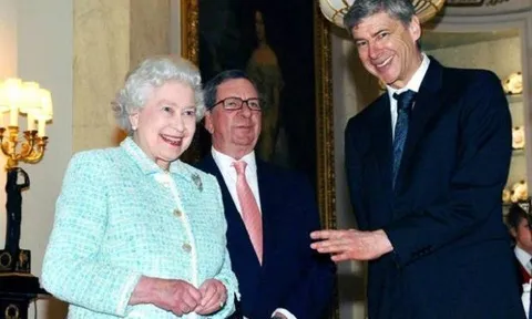 Arsenal - Đội bóng duy nhất từng được dự tiệc trà của Nữ hoàng Anh