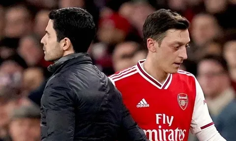 Arsenal: Đối tốt với Ukraine - Xử tệ với cầu thủ của mình