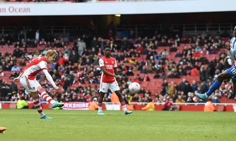 Arsenal kỵ giơ; Cặp đôi ăn ý ở Premier League
