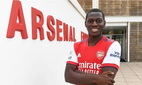 Arsenal ký hợp đồng với cầu thủ đa năng 18 tuổi