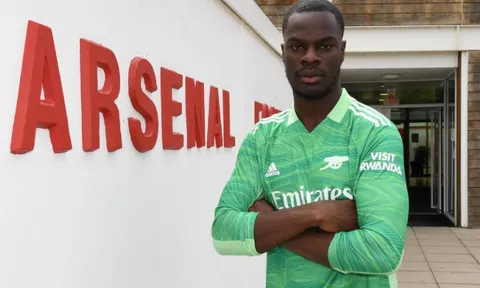 Arsenal ký hợp đồng với người nhện tuổi teen
