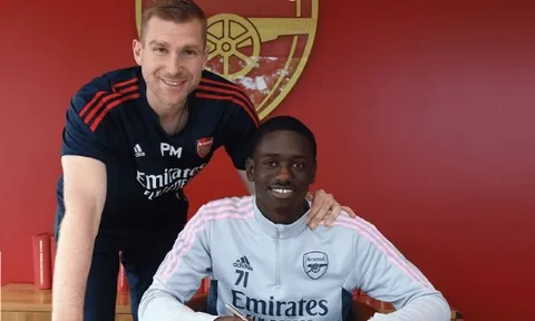 Arsenal ký hợp đồng với tiền đạo 17 tuổi
