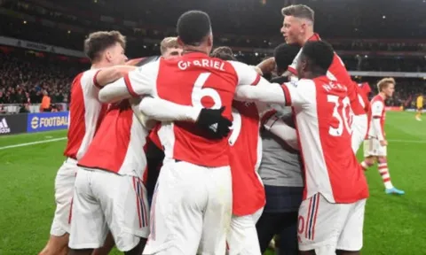 Arsenal lại ăn mừng vỡ òa, HLV Wolves phá vỡ im lặng
