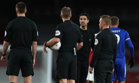 Arteta nổi quạu: "Tôi chả biết thế quái nào bàn thắng lại bị từ chối"