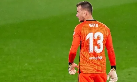 Arsenal phũ phàng với Barcelona