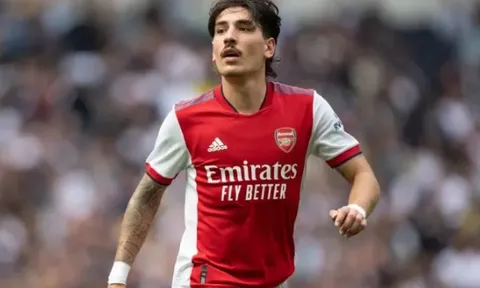 Arsenal ra giá bán Bellerin