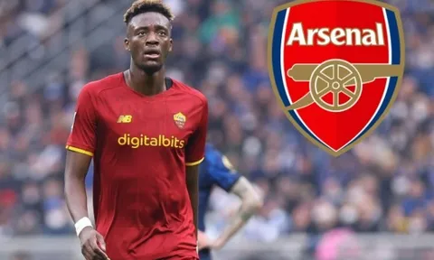 Arsenal tăm tia Abraham, AS Roma đã có câu trả lời