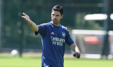 Arsenal tập luyện, CĐV bấn loạn vì hai trợ lý trẻ trung của Mikel Arteta