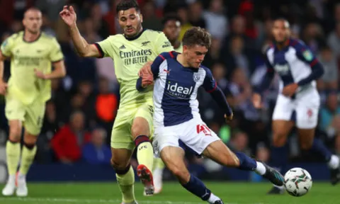 Arsenal thắng đậm West Brom, CĐV tìm ra người thay thế Mari