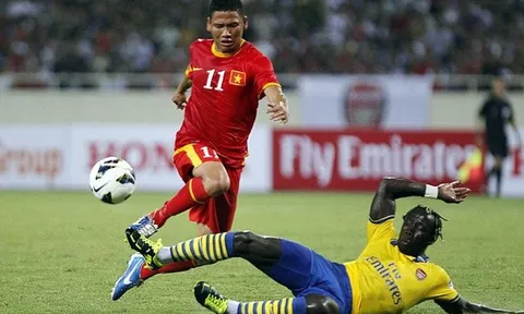 Arsenal tới Việt Nam giao hữu năm 2013