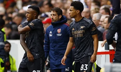 Arsenal trình làng cầu thủ làm nên lịch sử Premier League