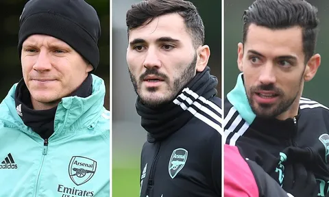 Arsenal xác định tống tiễn 3 "ông kễnh" ở chợ Đông