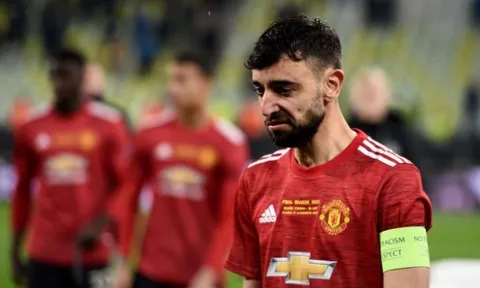 Arsene Wenger chê Bruno Fernandes