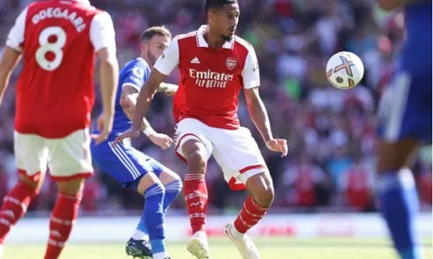 Arteta gửi thông điệp "đáng kinh ngạc" đến Saliba sau bàn phản lưới