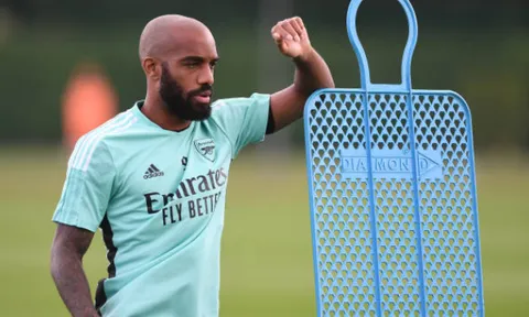 Arteta lên tiếng, rõ tương lai của Lacazette ở Arsenal