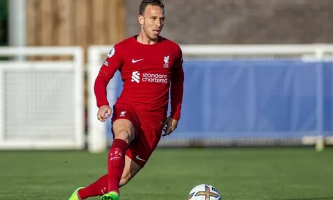 Arthur đá trận đầu tiên cho Liverpool