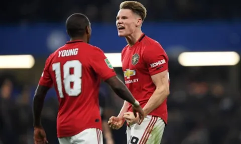 SỐC! Hổ báo lớn tiếng, đội trưởng Man Utd bị Jorginho thụi thẳng mặt