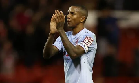Ashley Young rực sáng trong ngày Lingard ngồi dự bị