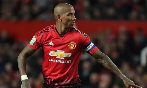 Trở lại nước Anh, Ashley Young gia nhập bến đỗ không ngờ?