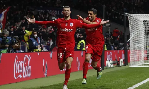 Atletico thắng ngược Valencia vào phút chót
