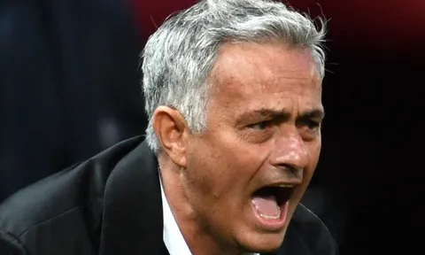 Không chịu nổi, Mourinho hét sao Tottenham lơ là ngay trên sân