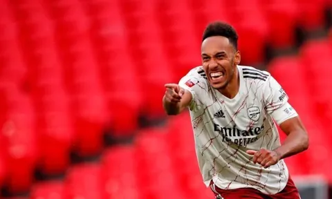 “Aubameyang đã từ chối 2 CLB để gia hạn với Arsenal”