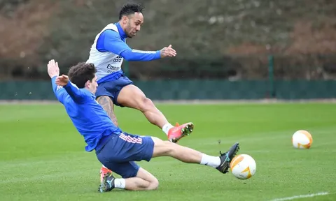Arsenal cực kỳ hưng phấn, Aubameyang gây bất ngờ trên sân tập
