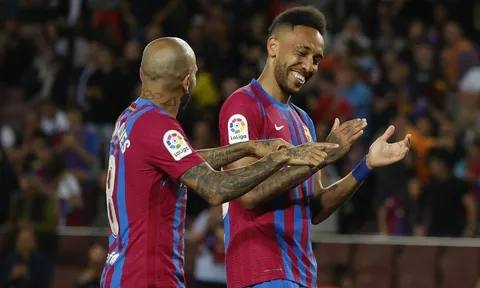 Aubameyang lập cú đúp trong trận thắng 3-1 của Barca